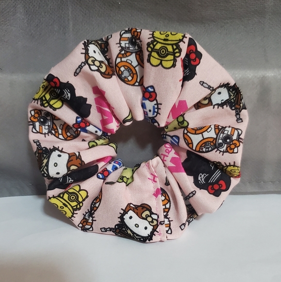LAST ONE! HKW scrunchie - Picture 2 of 4